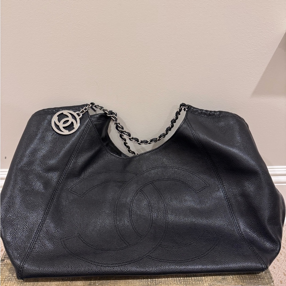CHANEL Black Tote Bag with Sleek Design
